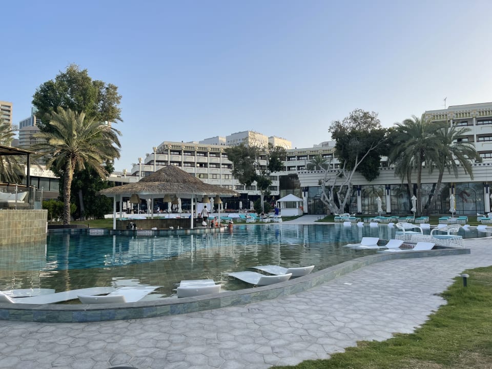 Pool Le Meridien Abu Dhabi Resort