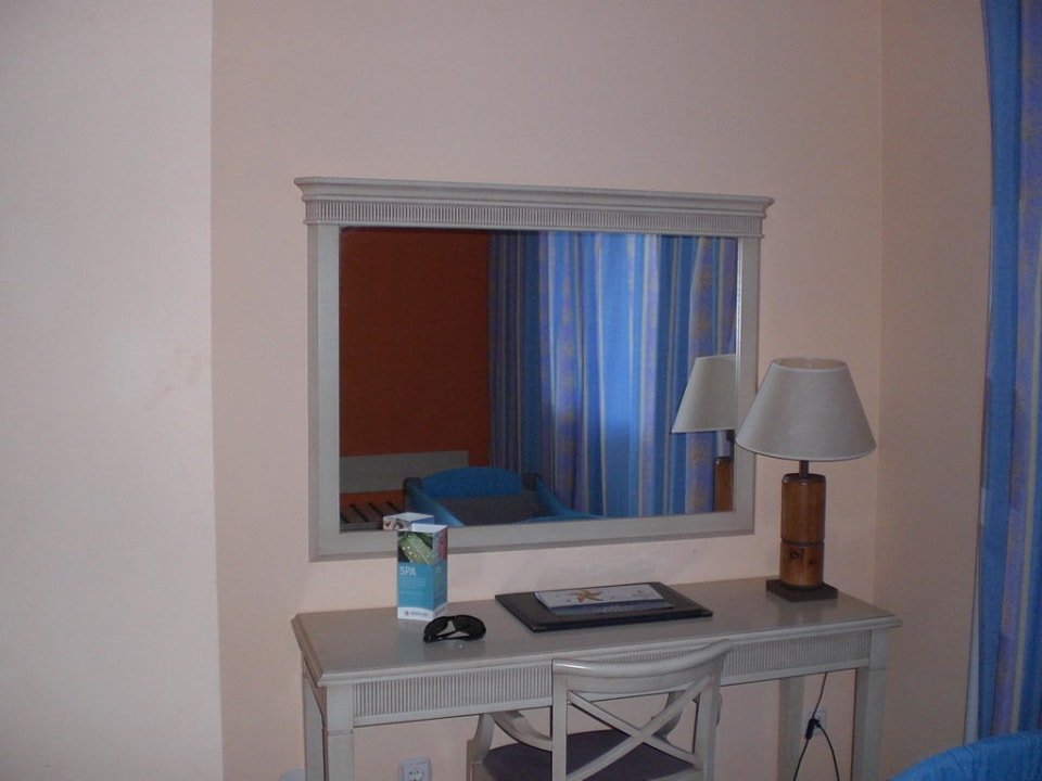 Schminktischchen im Schlafzimmer Iberostar Waves Gaviotas Park