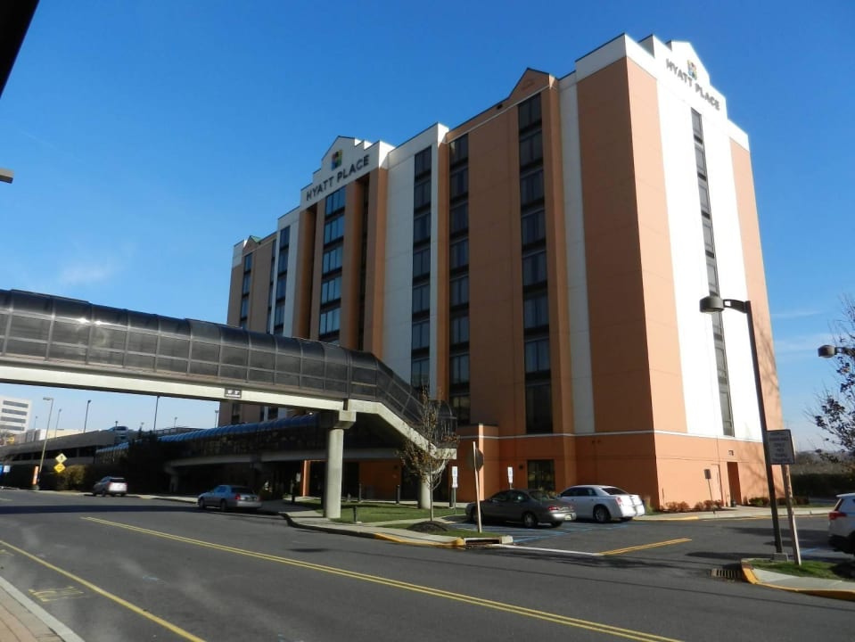 Blick von der Bushaltestelle  Hotel Hyatt Place Secaucus