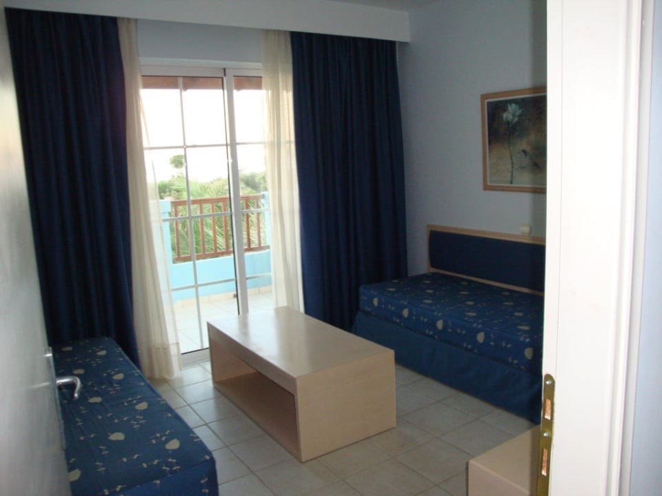 Zweites Schlafzimmer Dimitra Beach Hotel & Suites