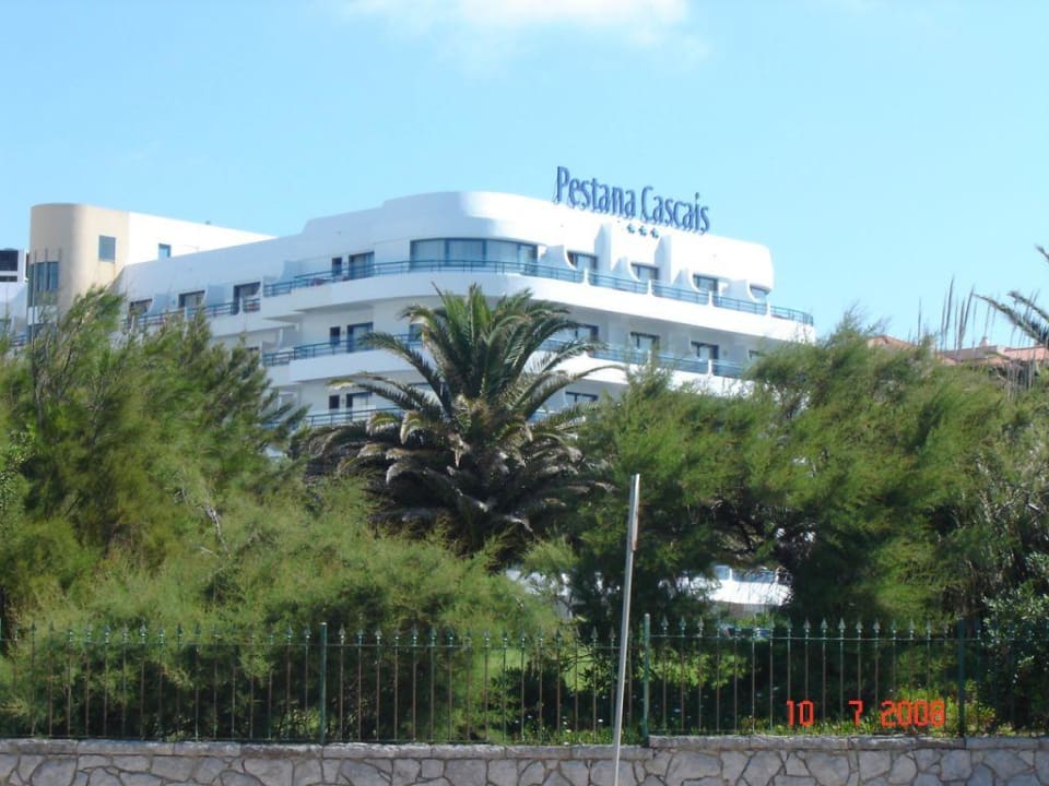 Hotel vanaf de kustweg gezien Pestana Cascais