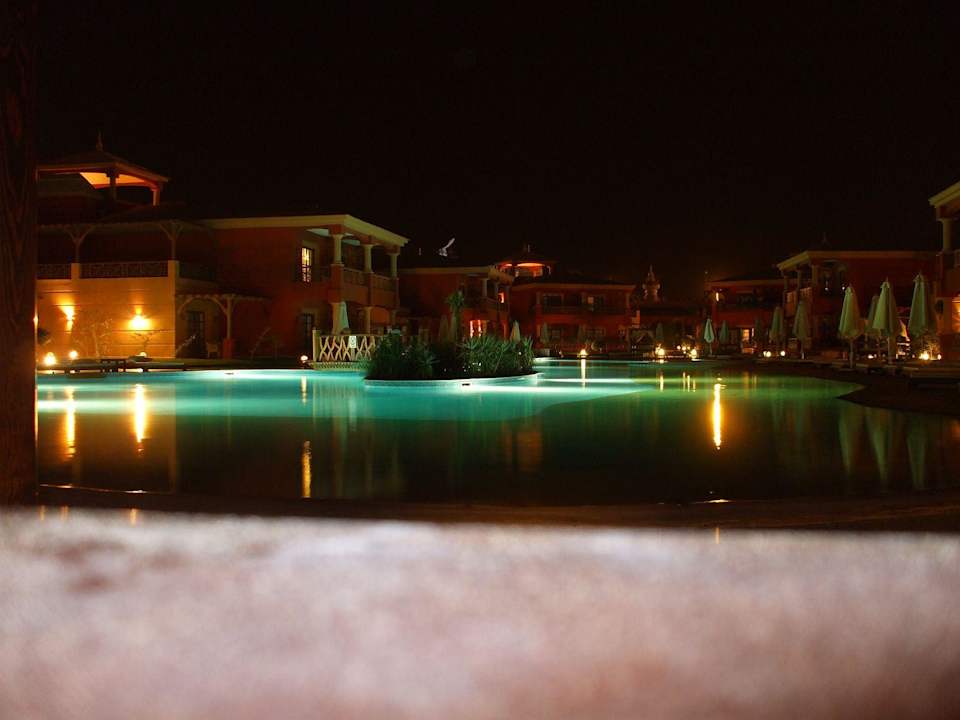 400er Pool bei Nacht Pickalbatros Alf Leila Wa Leila Resort - Neverland Hurghada