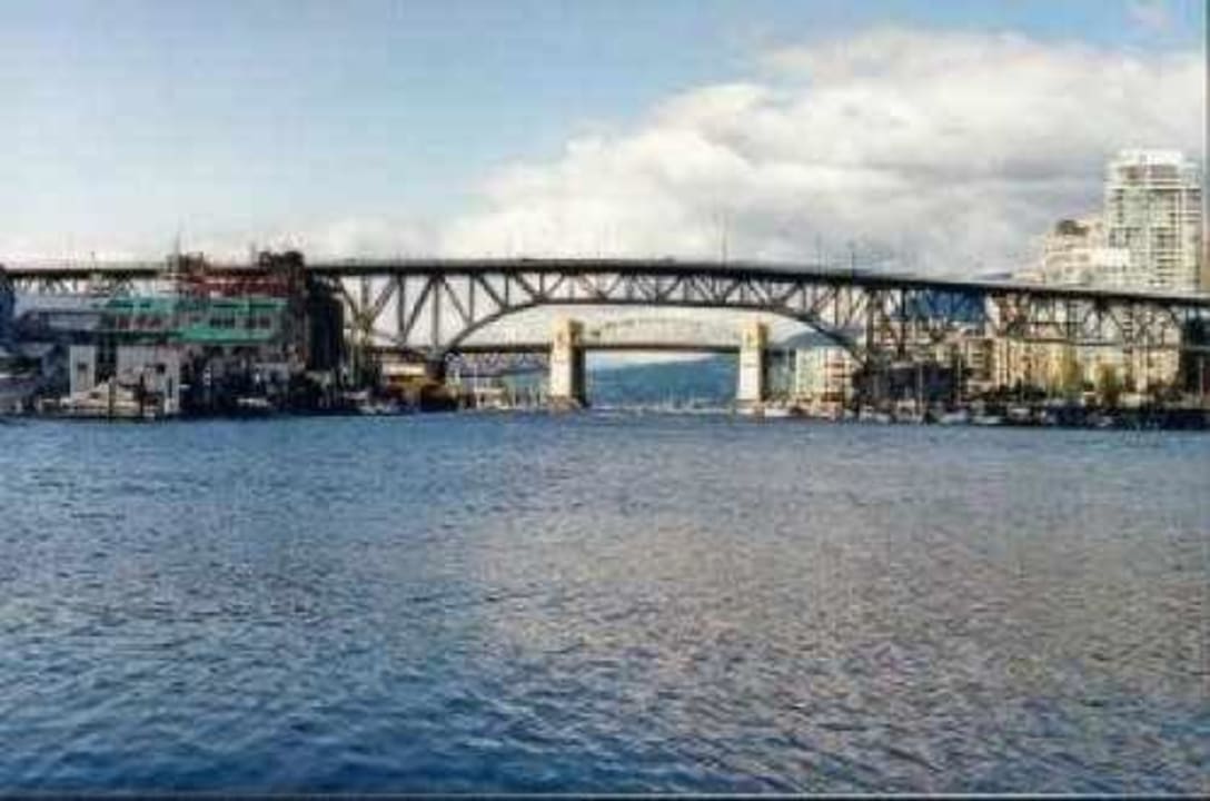 Brücke zum Festland Granville Island Hotel