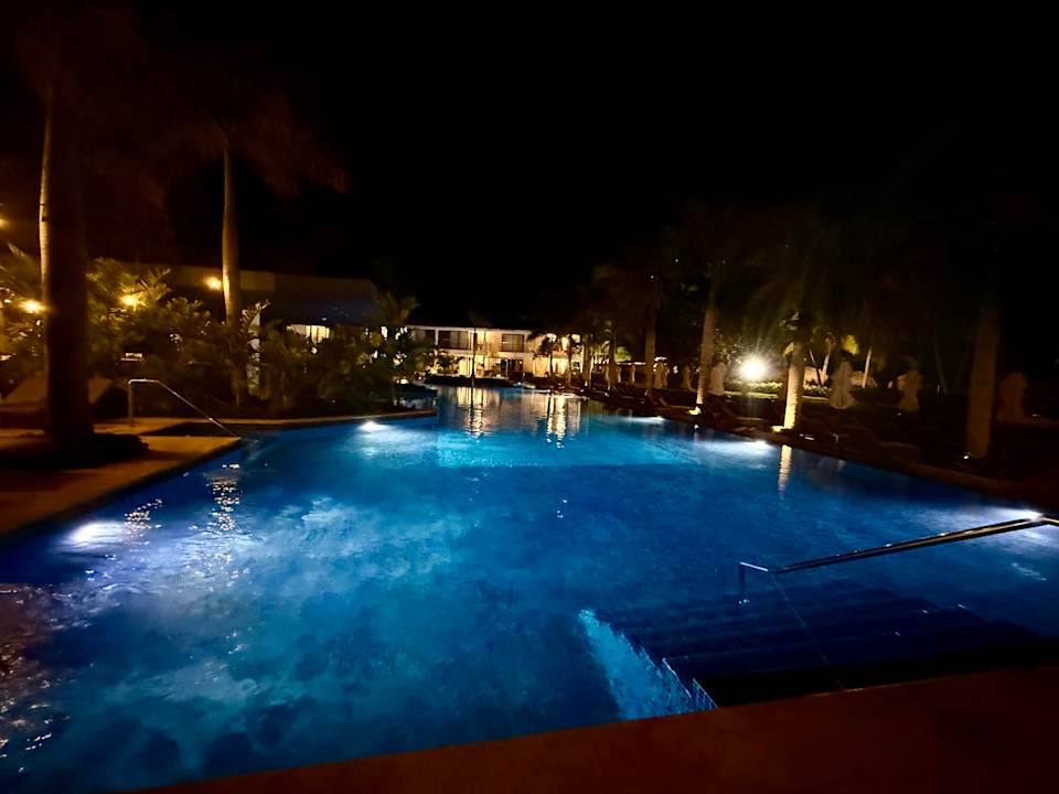 Pool Dreams Flora Resort & Spa - All Inclusive
