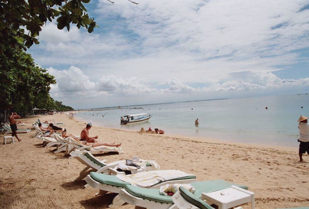 Badebetrieb am Strand The Laguna A Luxury Collection Resort & Spa