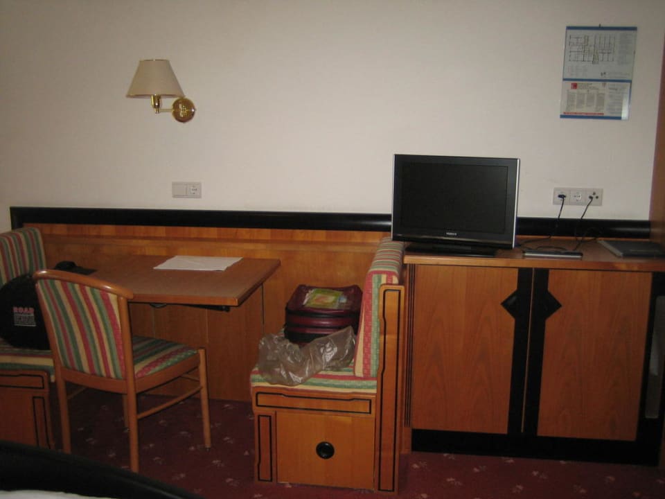 Sitzecke mit TV Hotel Reipertingerhof