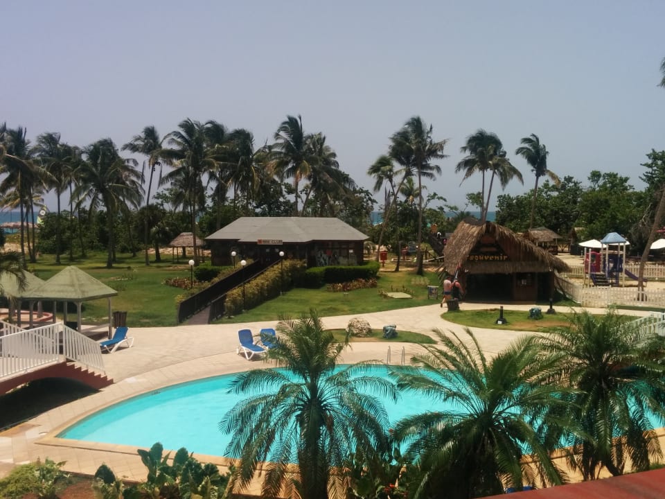 Außenansicht Hotel Brisas del Caribe