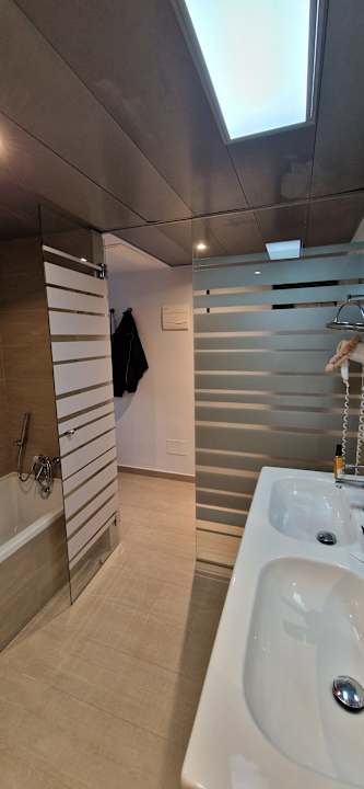 Zimmer BG Tonga Tower Design Hotel & Suites