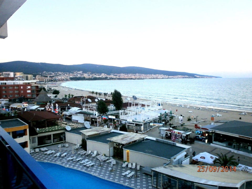 6. Stock - ein Stück Pool zu sehen Hotel Glarus Beach