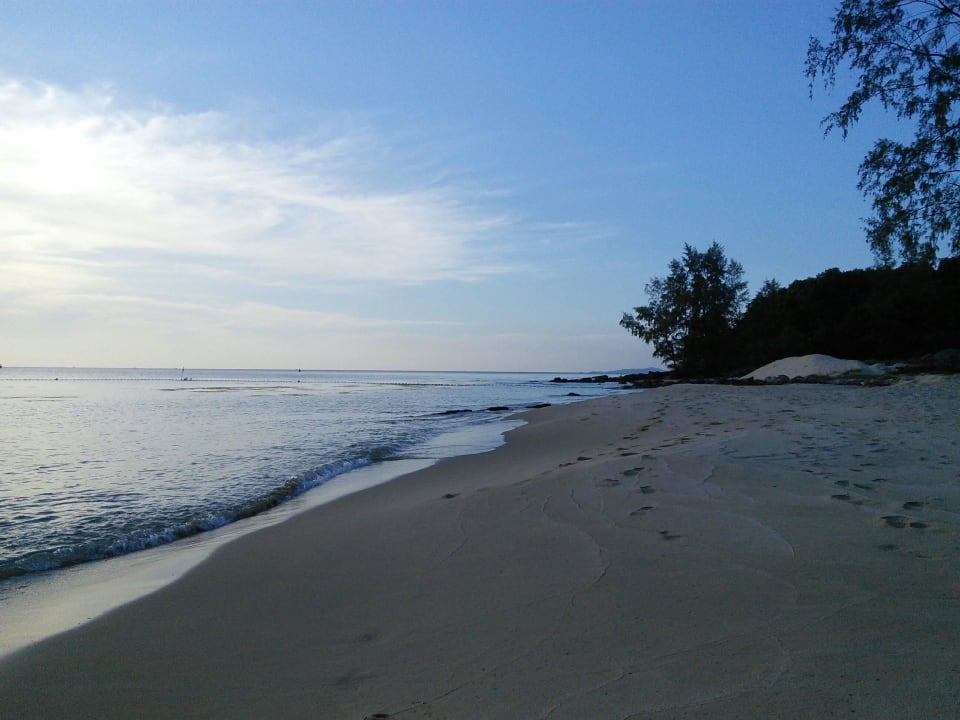Strand rechts.... Resort & Spa The Shell