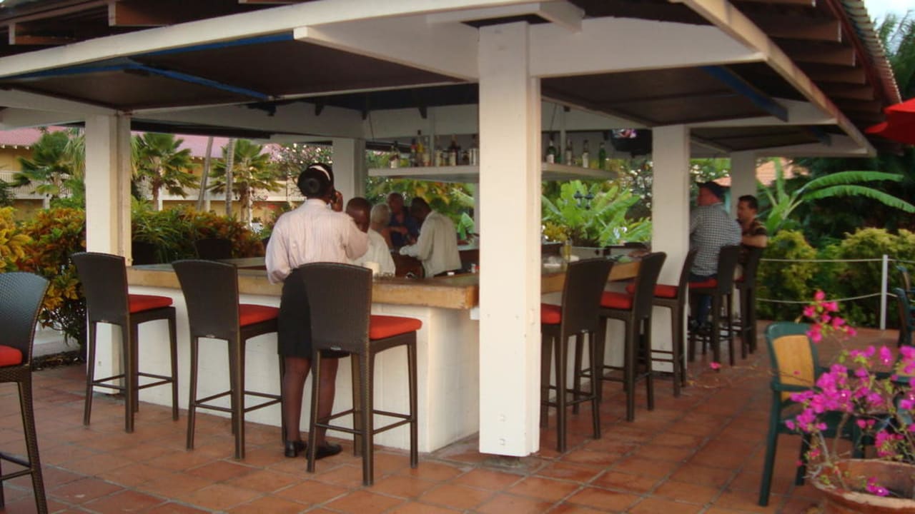 Poolbar Radisson Grenada Beach Resort
