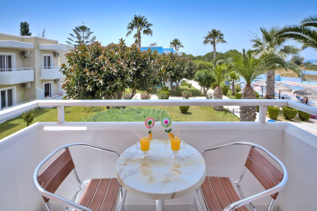 Blick auf den Garten Corali Hotel