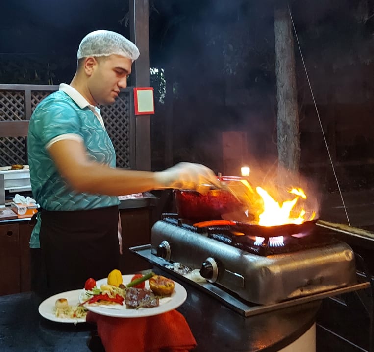 Gastro Saturn Palace Resort Hotel