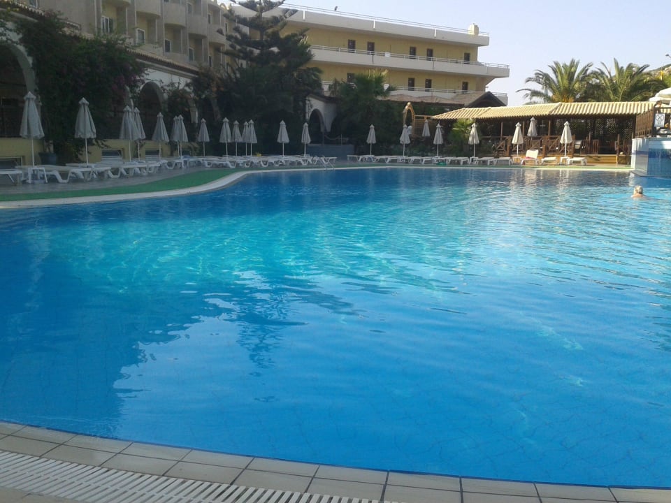 Pool des Kalithea Mare (darf auch genutzt werden) Hotel Kalithea Horizon Royal