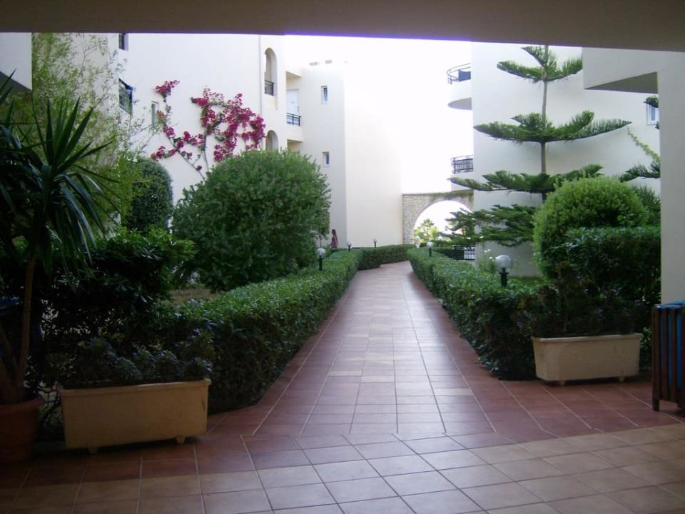 Gartenanlage Vantaris Palace
