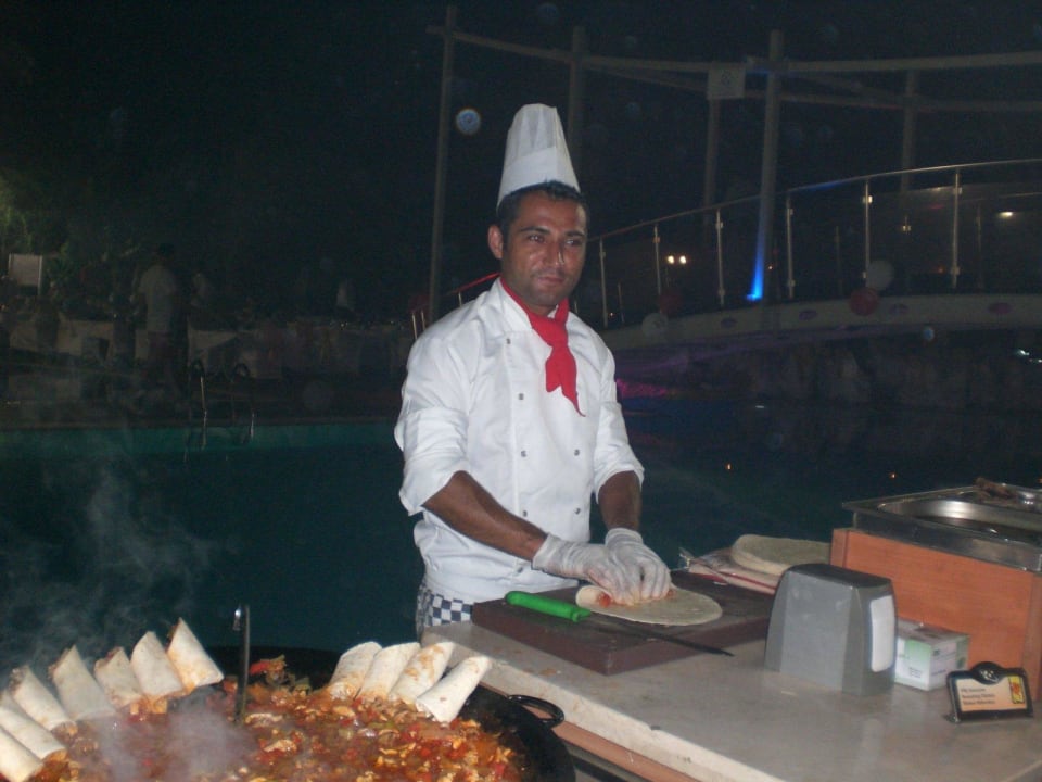 Life-Cooking Saturn Palace Resort Hotel