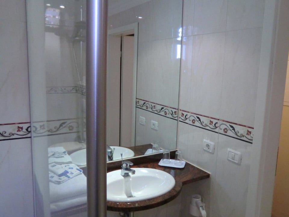 Unser Badezimmer allsun Hotel Los Hibiscos