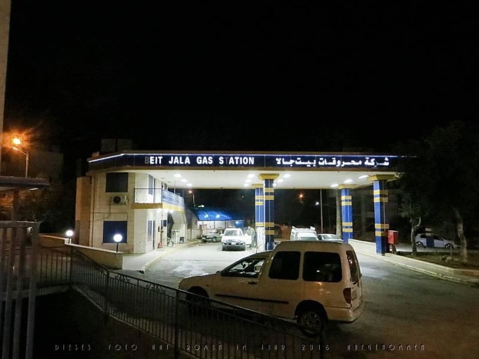 Links Hotelgeländer, Mitte Gas Station Beit Jala. Nativity Hotel