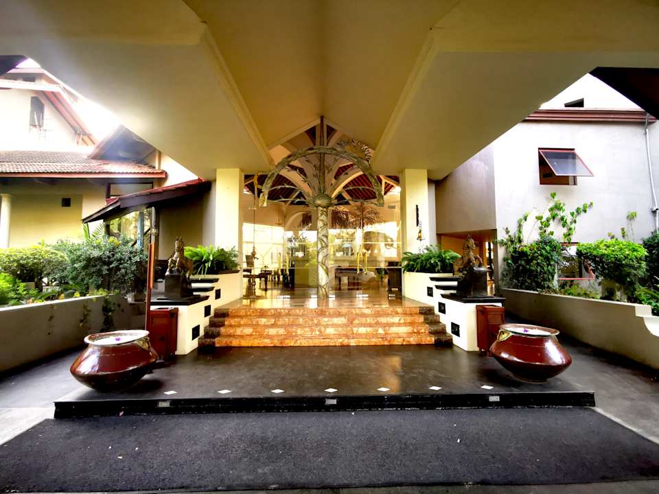 Außenansicht Royal Palms Beach Hotel