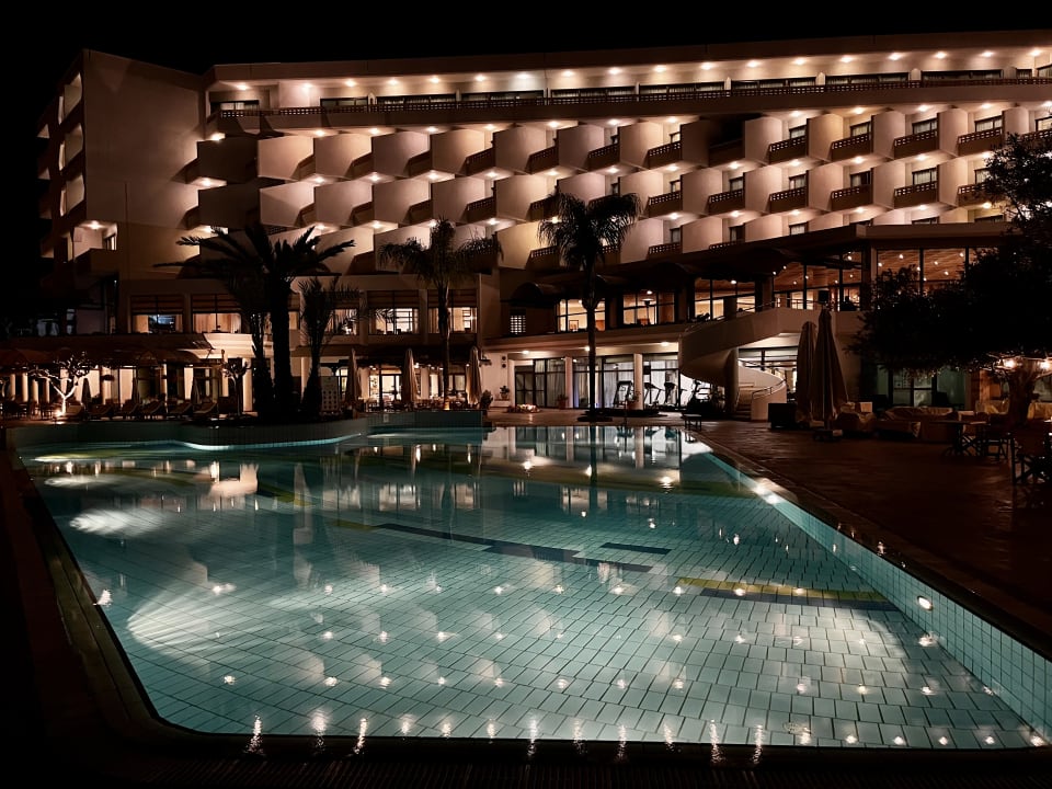 Außenansicht Constantinou Bros Athena Royal Beach Hotel