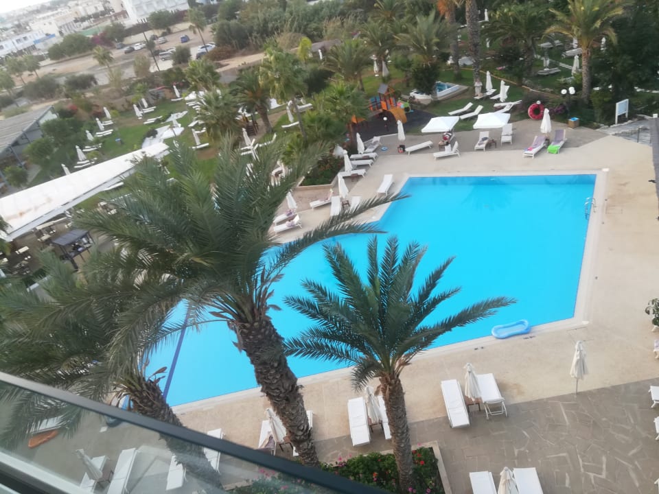 Pool Crystal Springs Beach Hotel