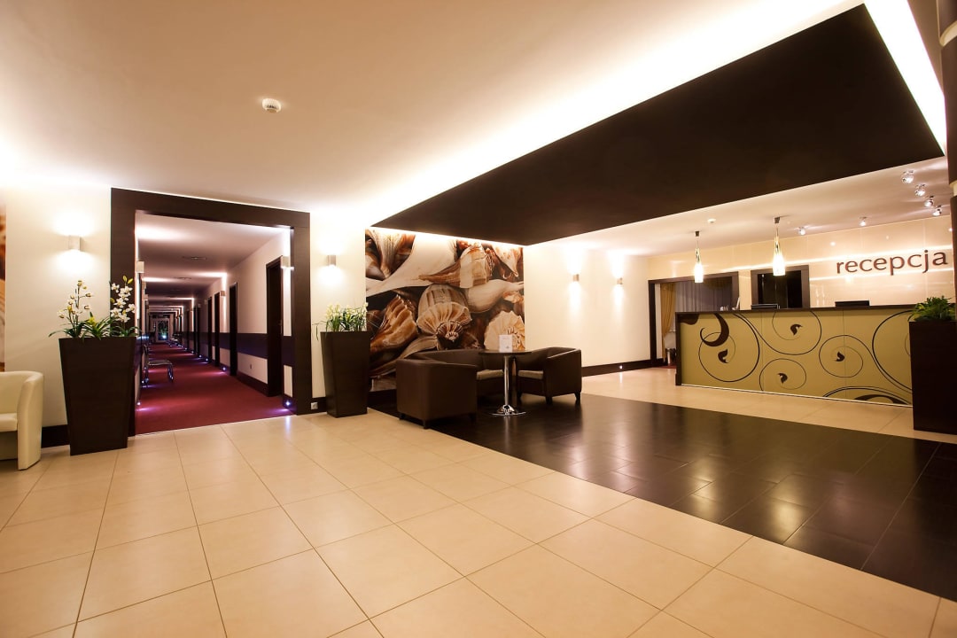 Lobby i recepcja Centrum Wypoczynku i Rehabilitacji Jantar