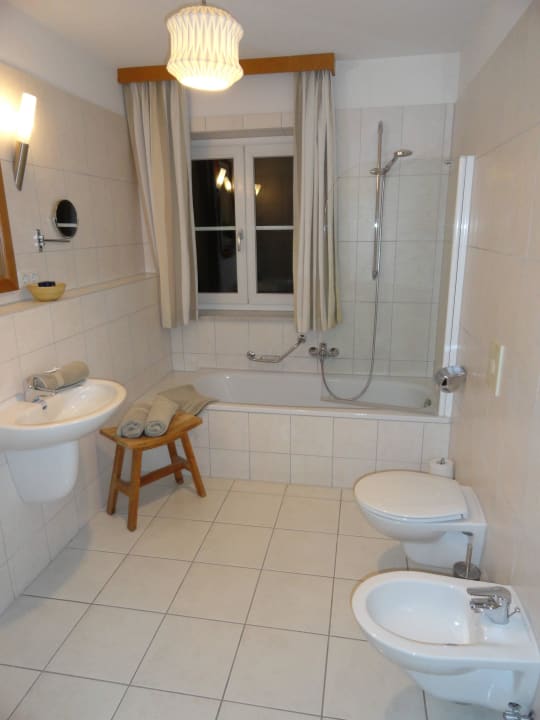 Badezimmer in der Suite Hotel Ampervilla