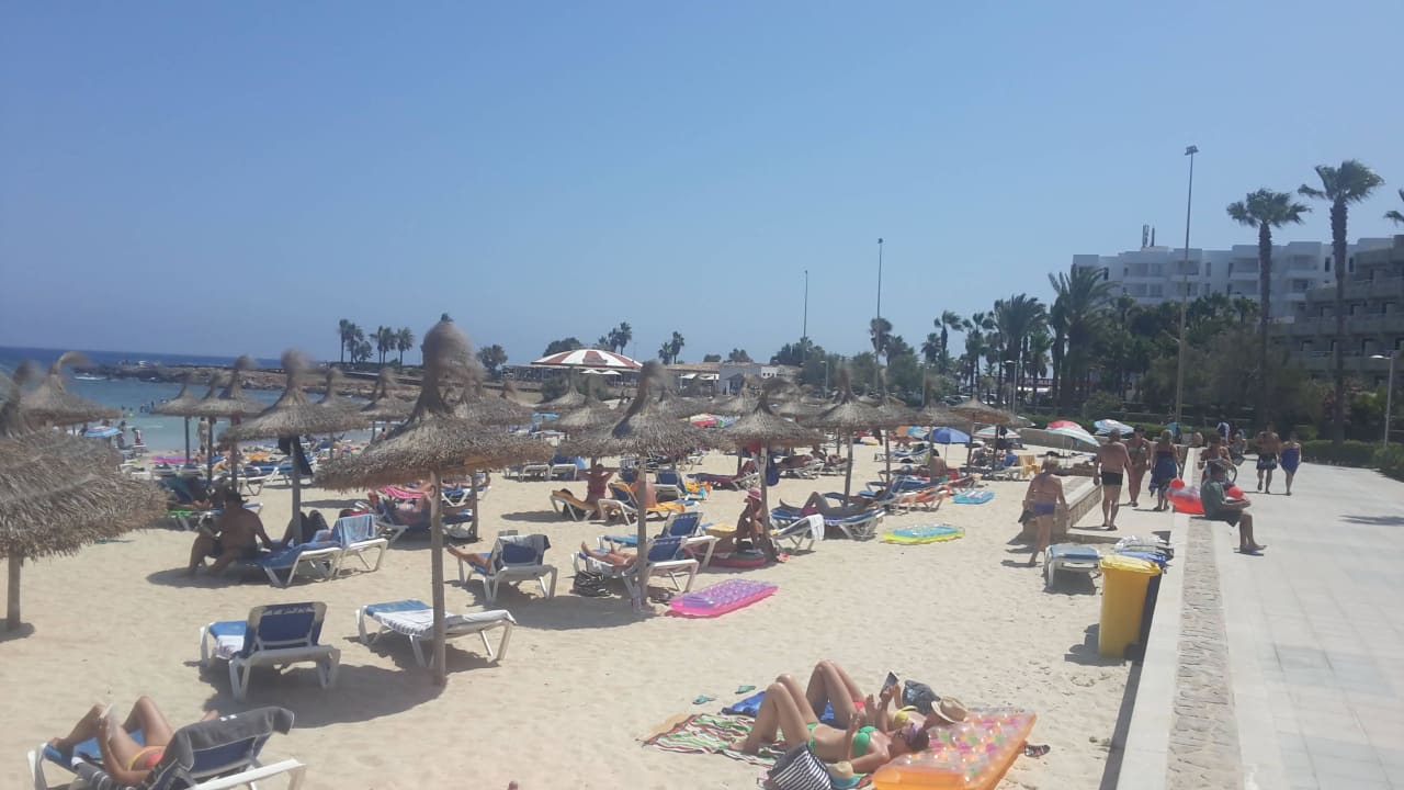 Der Strand und die Strandpromenade von Sa Coma Hipotels Mediterraneo