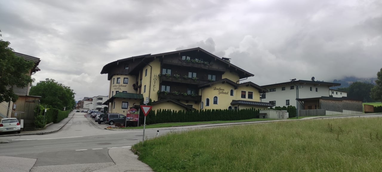 Außenansicht Hotel Landhaus Zillertal