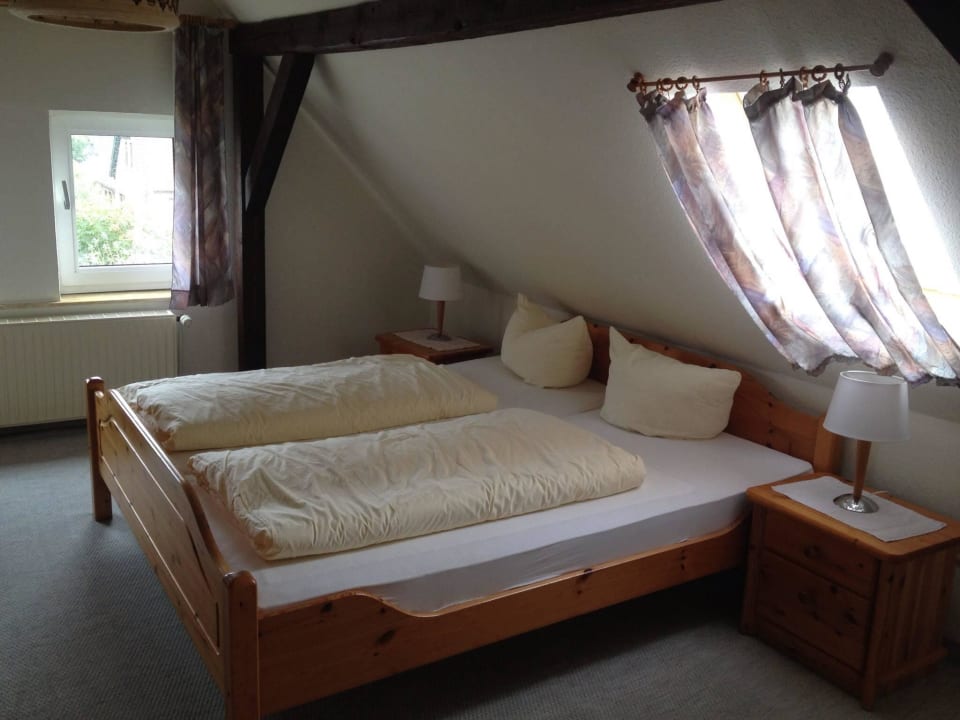 Bett im Zimmer 19 Haus zum Damenpfad