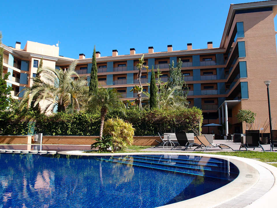 Бассейн и внутренний двор Apartments Boulevard