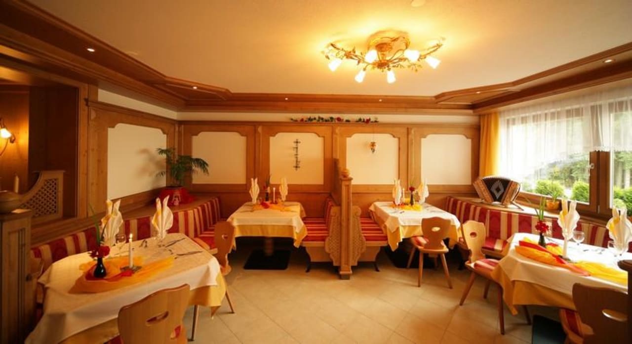 Stube im Speisesaal Hotel Gisserhof