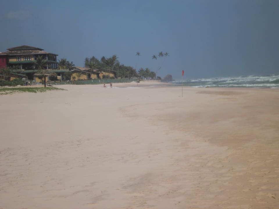 Kilometerlanger, sauberer Strand Hotel Koggala Beach