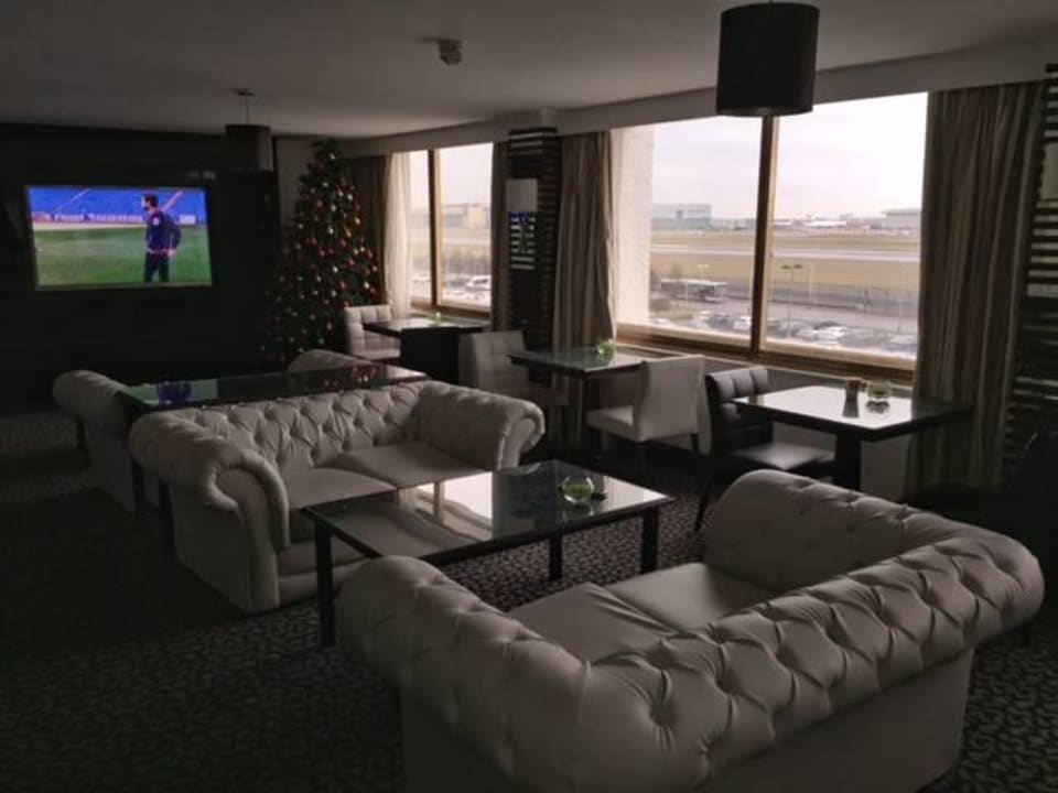 Executive Lounge  Renaissance London Heathrow Hotel