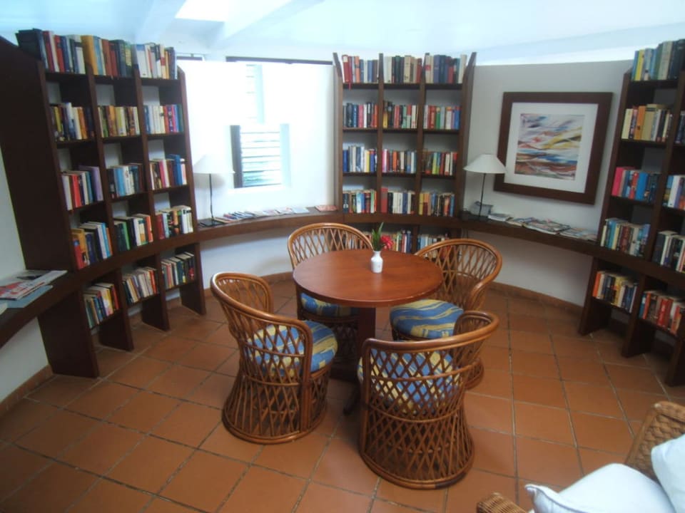 Hauseigene Bibliothek Hotel Lanka Princess Ayurveda