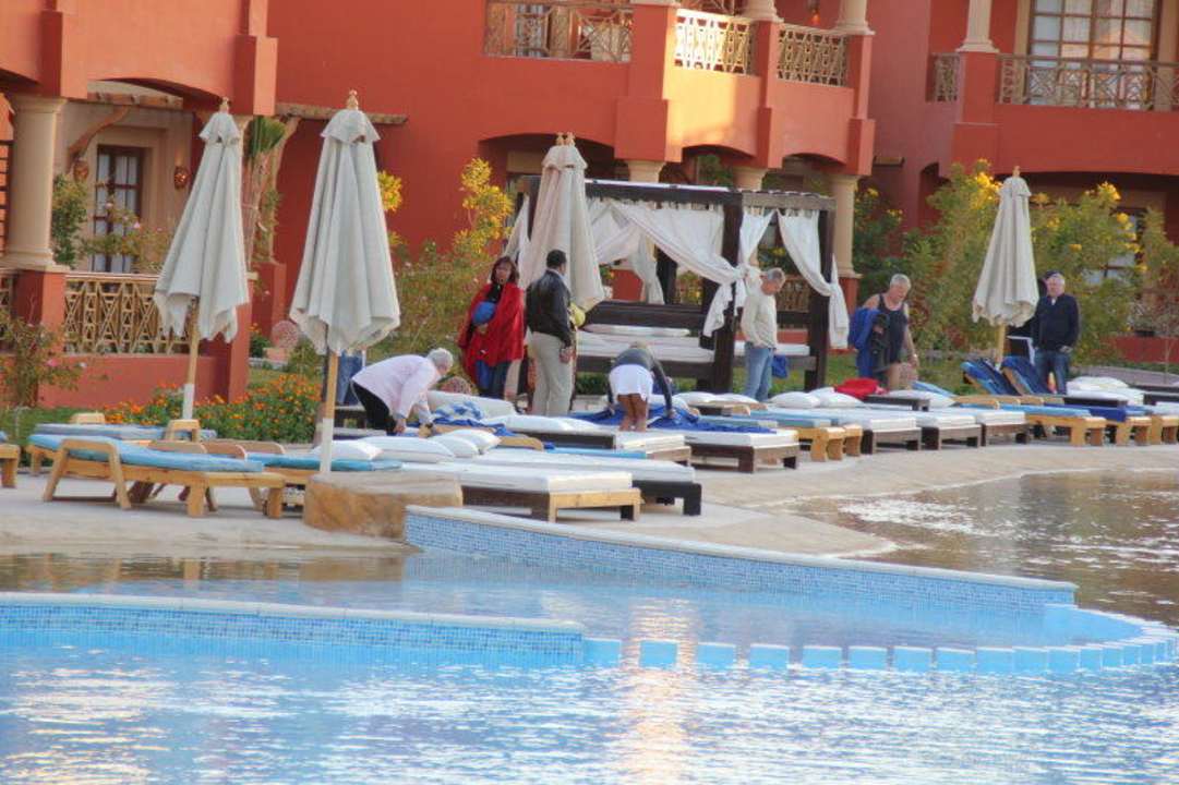 Typisch Deutsch Pickalbatros Alf Leila Wa Leila Resort - Neverland Hurghada