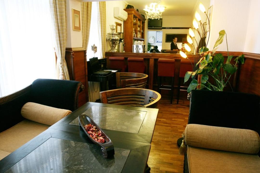Lobbybar und Rezpetion Hotel Aviv Dresden