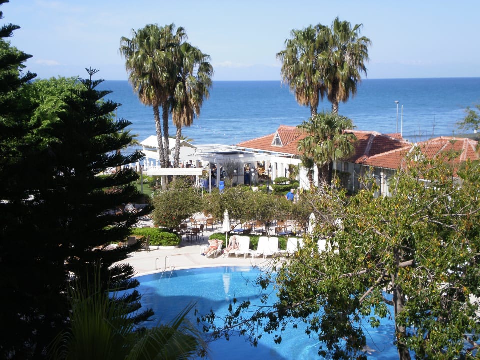 Blick aus Balkon zum Nachbar-Hotel Side Bay Hotel