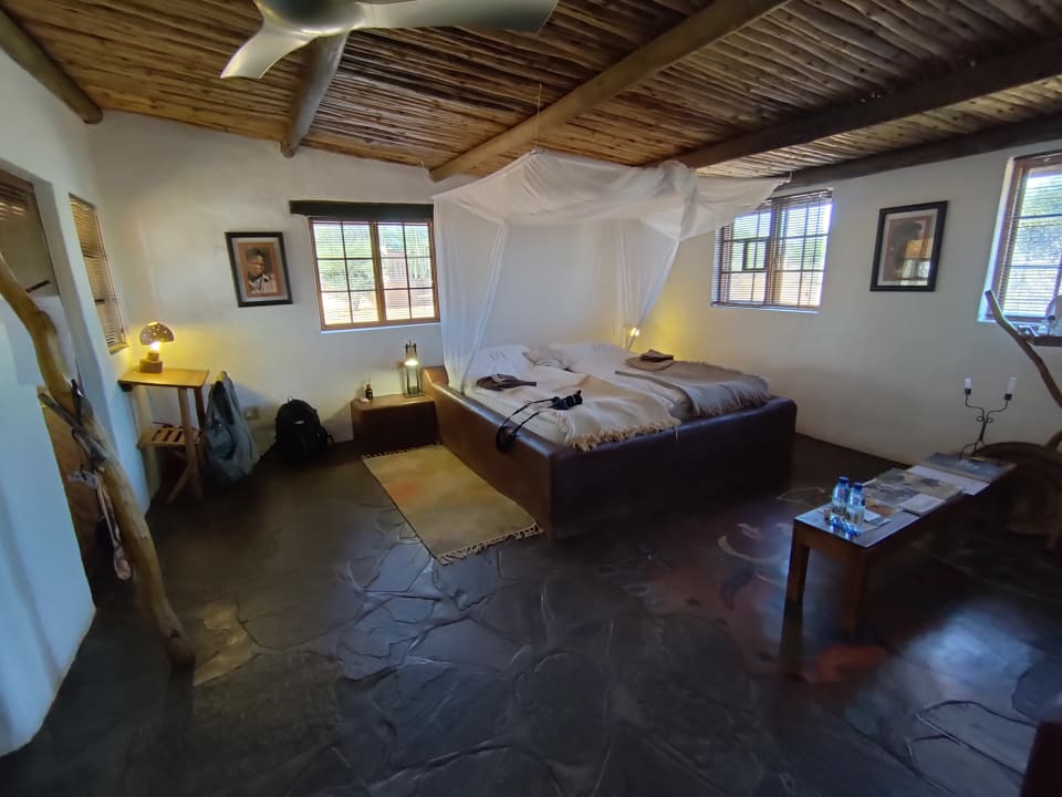 Zimmer Hotel Eningu Clay-House Lodge