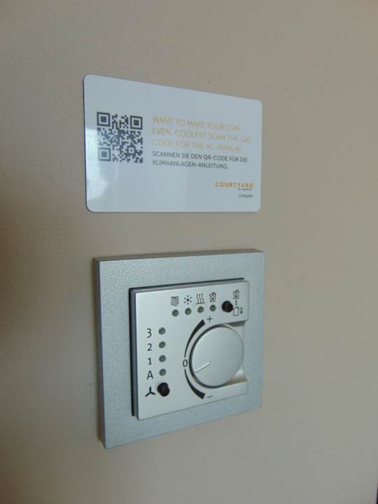 Zimmer Hotel Courtyard by Marriott Cologne