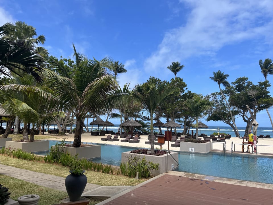 Pool Kempinski Seychelles Resort