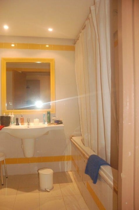 Bad Hotel African Queen