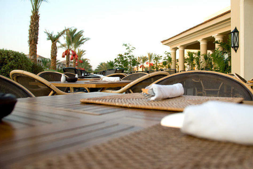 Taras przed restauracją JAZ Aquamarine Resort