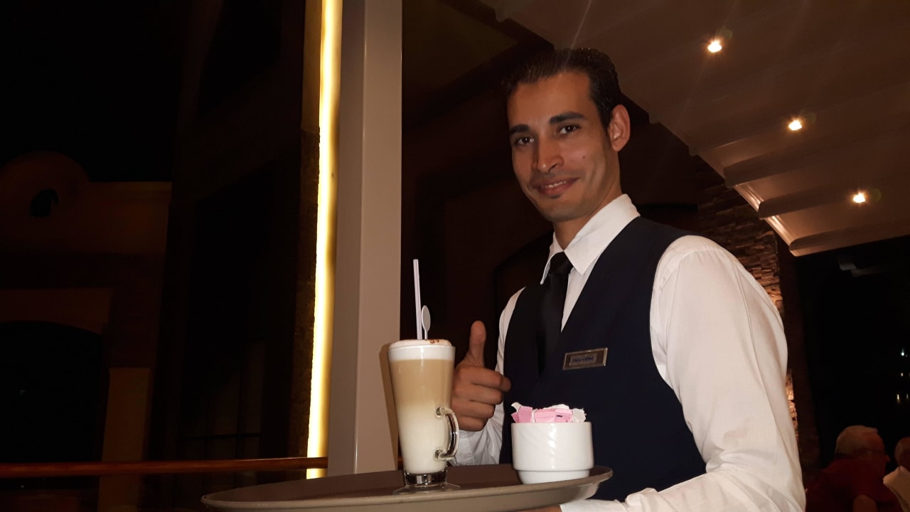 Bester Mann von der Lobby Bar  Pickalbatros White Beach Resort - Hurghada