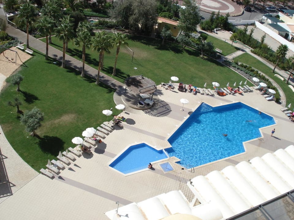 Blick vom Balkon auf den Pool Ozadi Altura Beach Resort