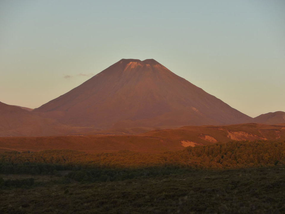 Blick auf den Mt. Ruapehu bei Sonnenuntergang Hotel Bayview Chateau Tongariro