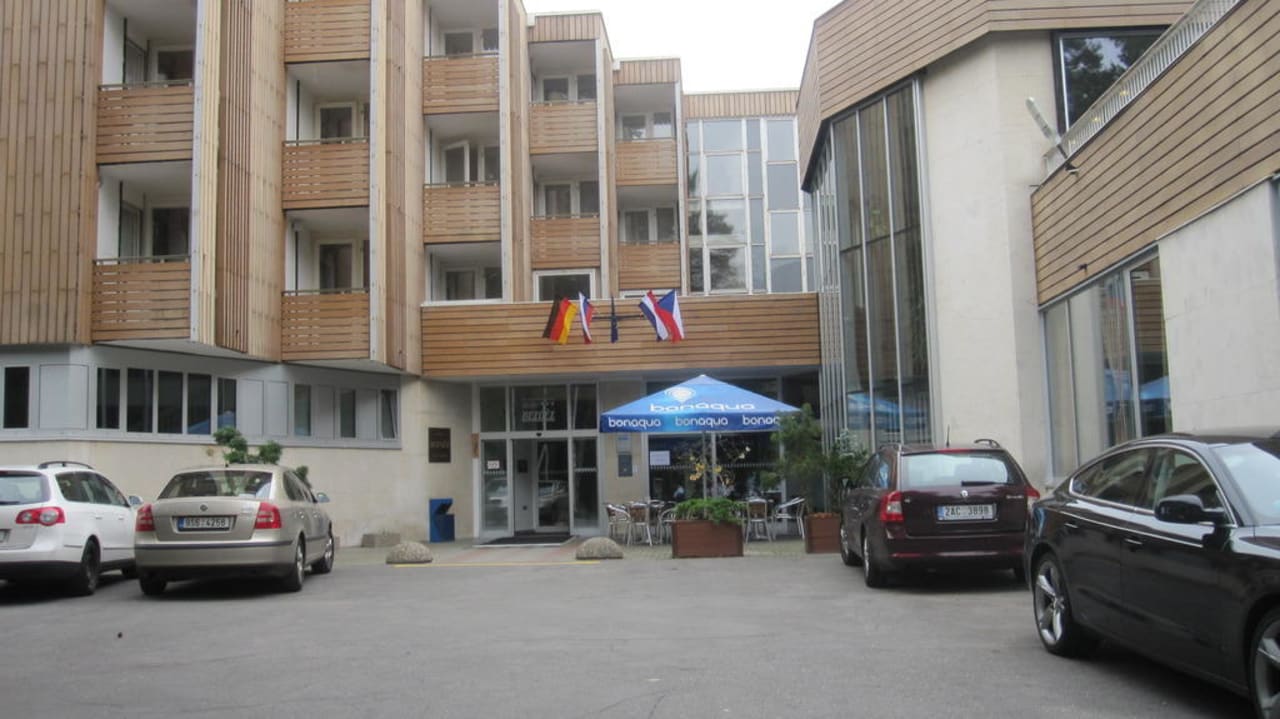 Einfahrt zum Hotel Hotel Bezdez