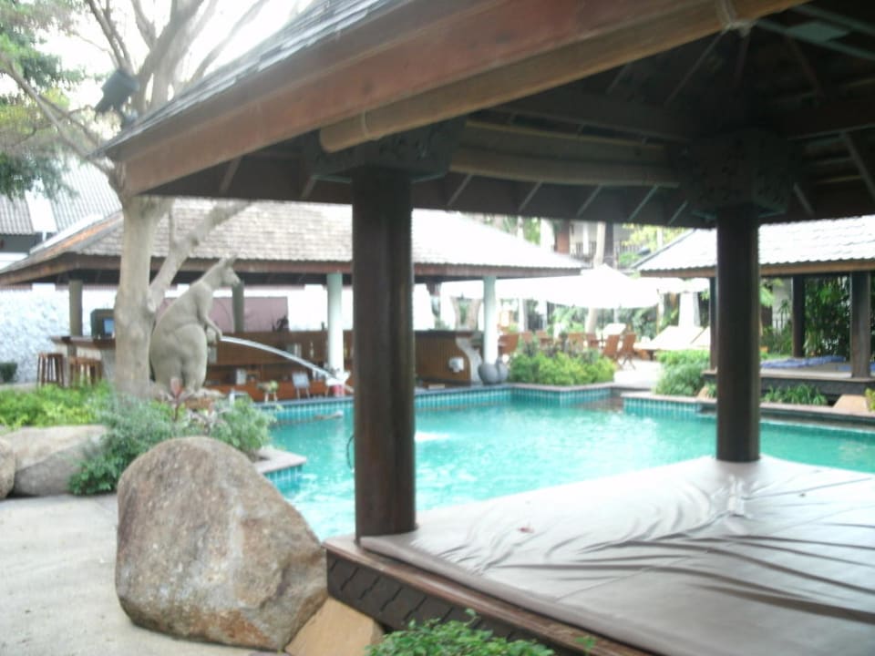 Poolanlage & Liegemöglichkeit Woodlands Hotel & Resort