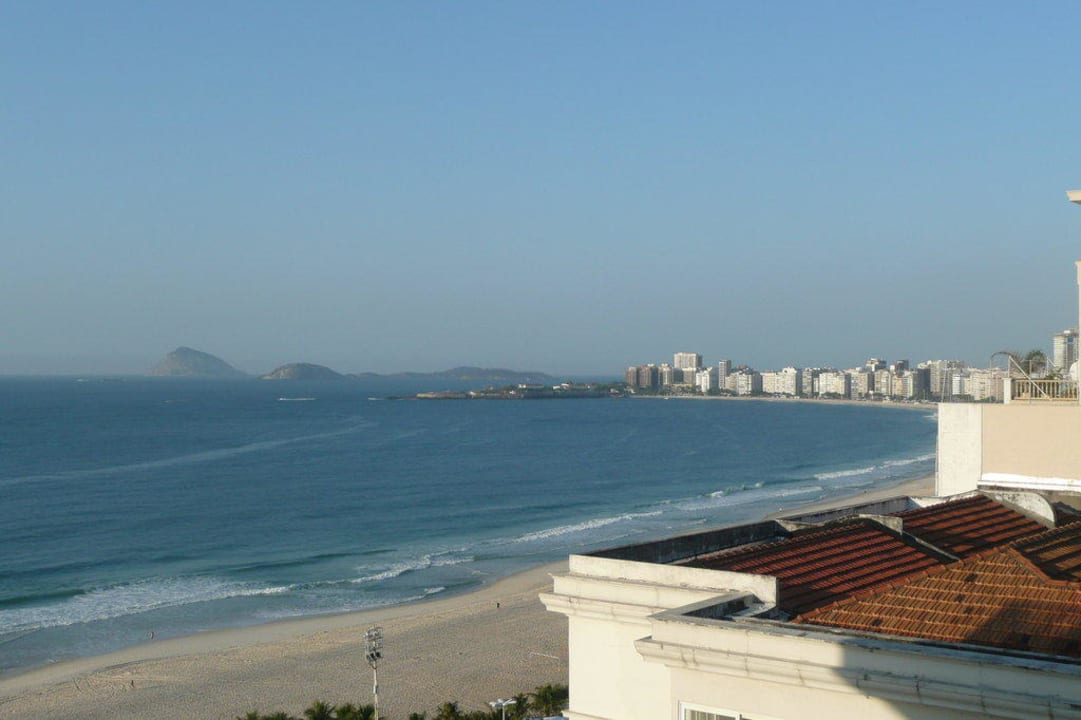 Blick vom Balkon auf den Strand von Copacabana Hotel PortoBay Rio de Janeiro