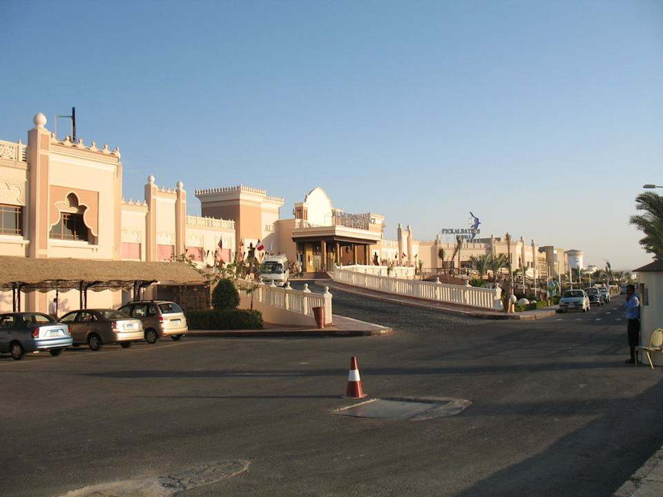 Вид с улицы Pickalbatros Palace Resort